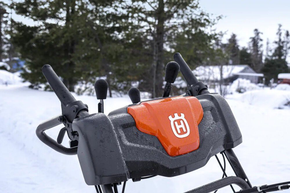 Husqvarna ST 224 Residential Snow Blower 24″ 208cc