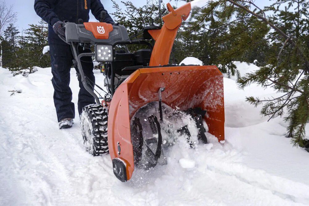 Husqvarna ST 224 Residential Snow Blower 24″ 208cc
